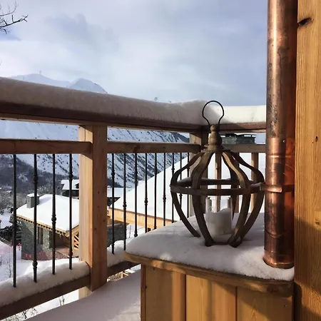 Caseblanche - Lea Mae-0434 Chalet